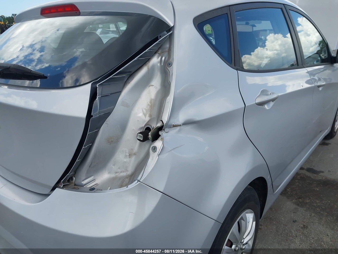 KMHCT5AEXGU****** · 2016 HYUNDAI ACCENT SE · 6/11