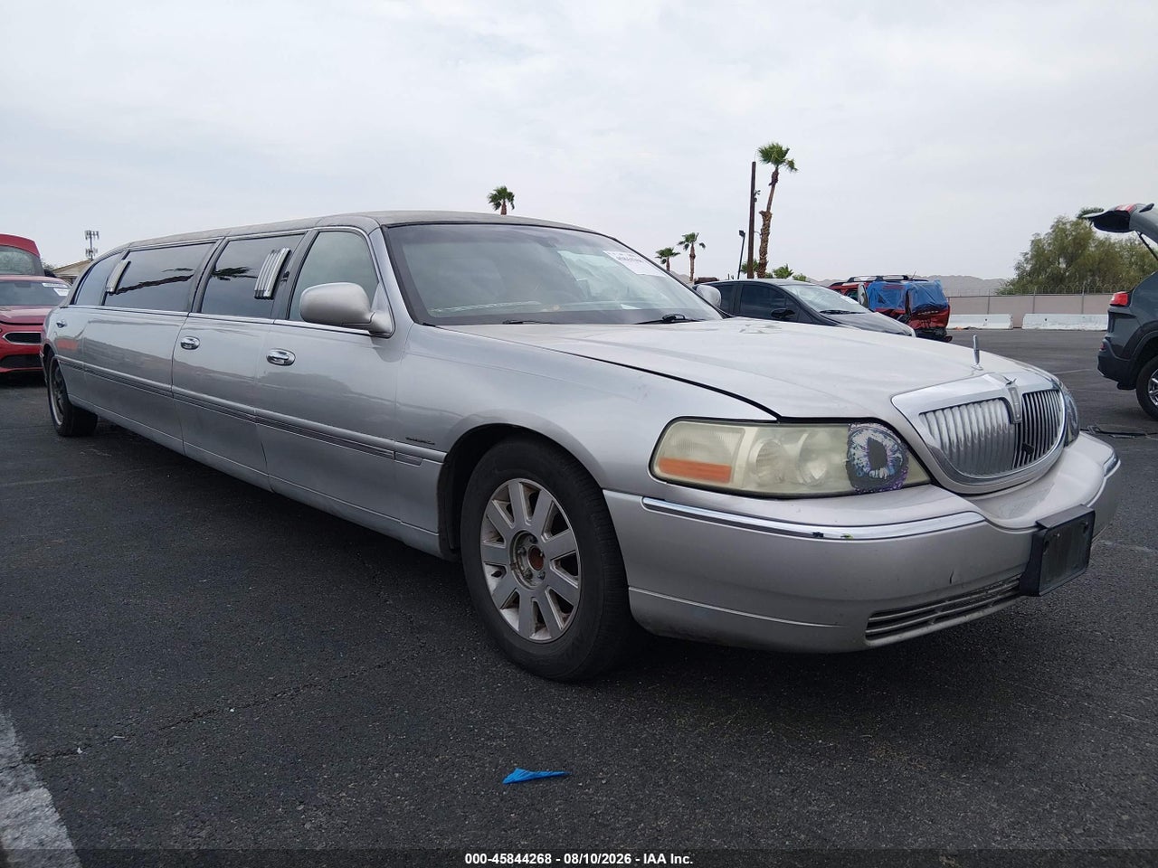 2004 LINCOLN TOWN CAR EXECUTIVE