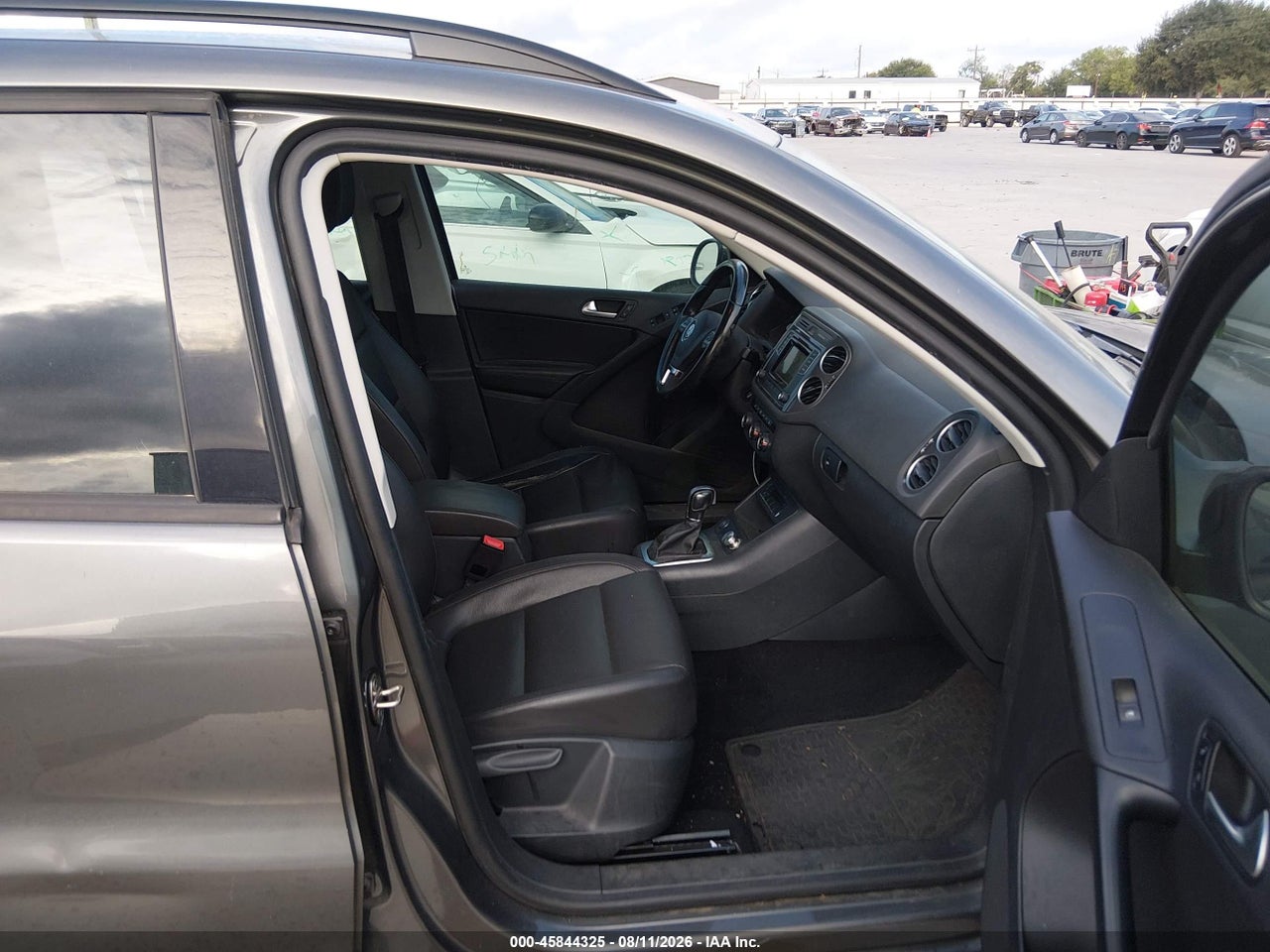 2016 VOLKSWAGEN TIGUAN S · 5/11
