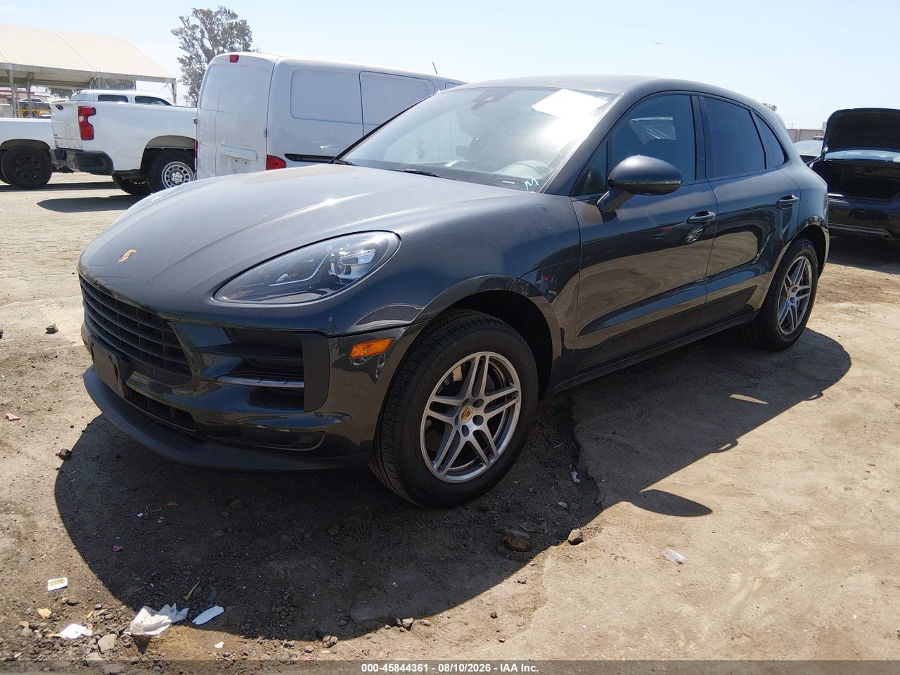 2020 PORSCHE MACAN · 2/11