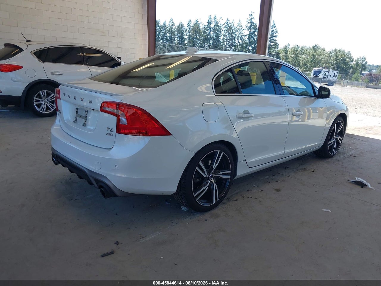 2017 VOLVO S60 T6 R-DESIGN PLATINUM · 4/11