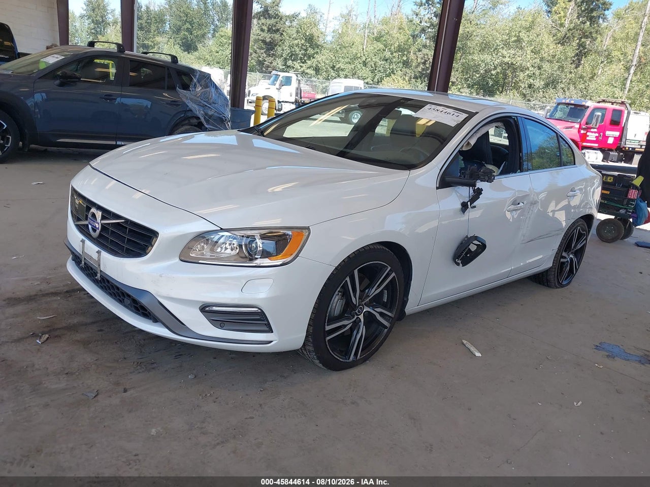 2017 VOLVO S60 T6 R-DESIGN PLATINUM · 2/11