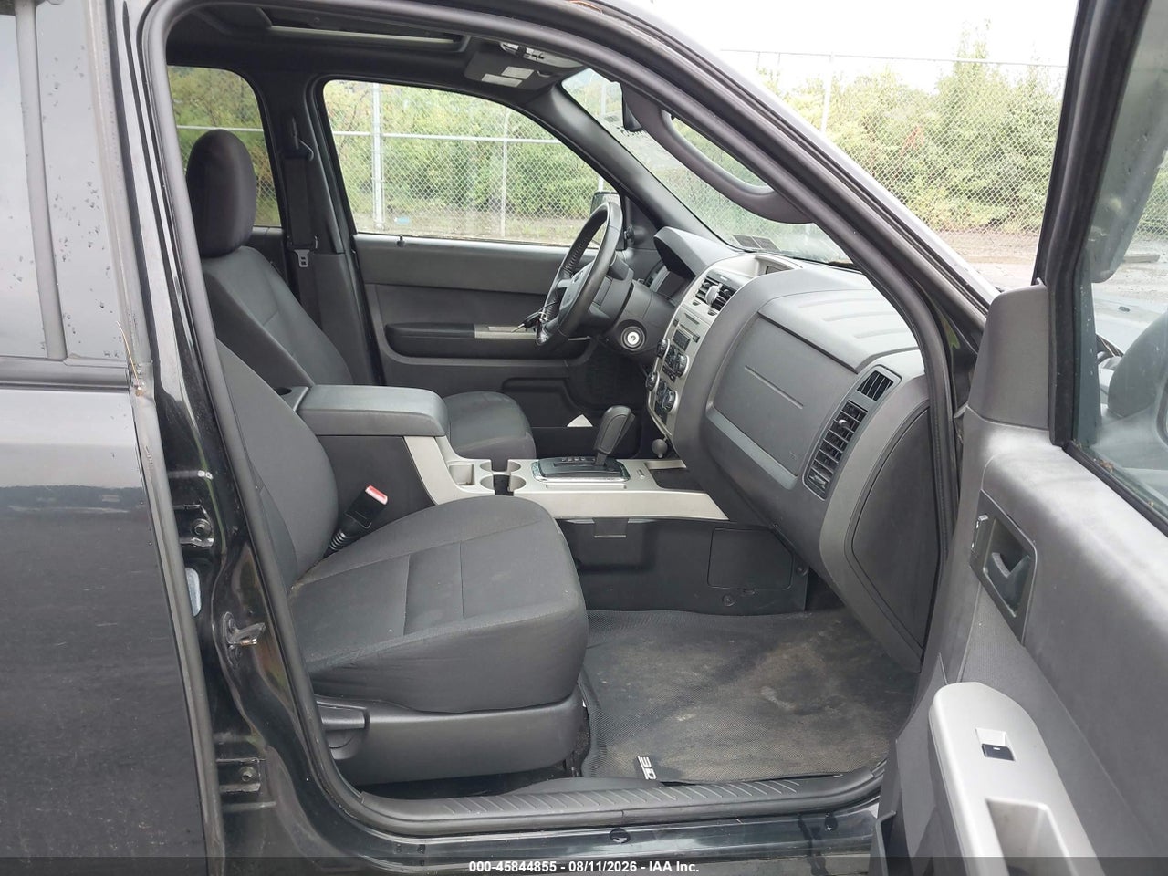 2011 FORD ESCAPE XLT · 5/11