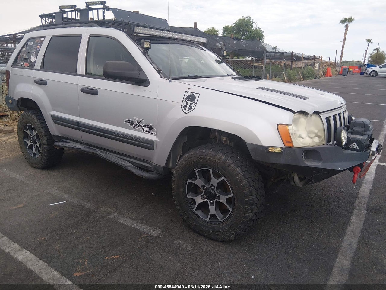 1J4HR48N15C****** · 2005 JEEP GRAND CHEROKEE LAREDO
