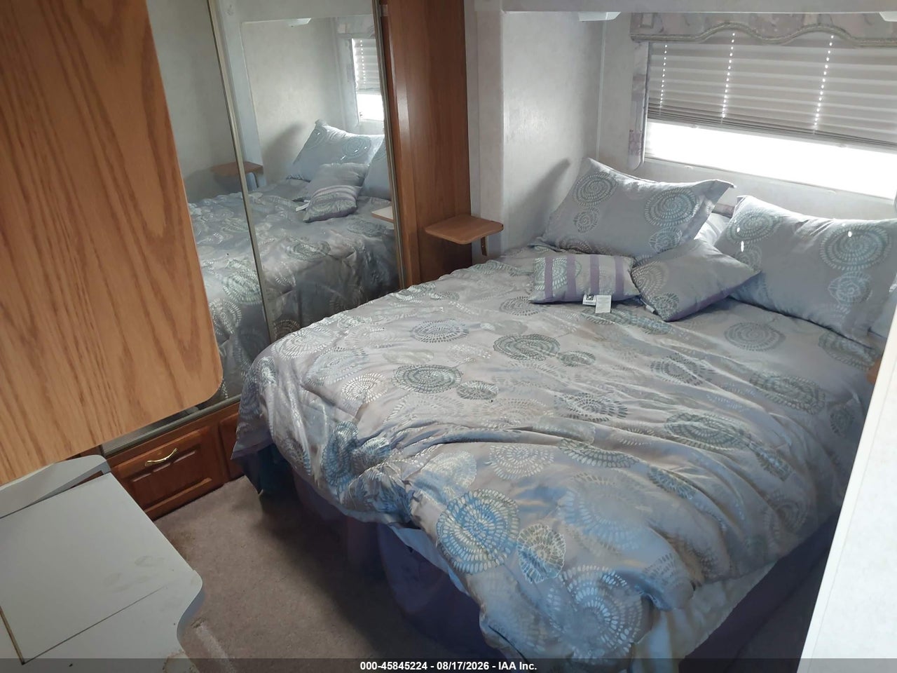 1UJBJ02R7Y1****** · 2000 JAYCO DESIGNER · 8/11