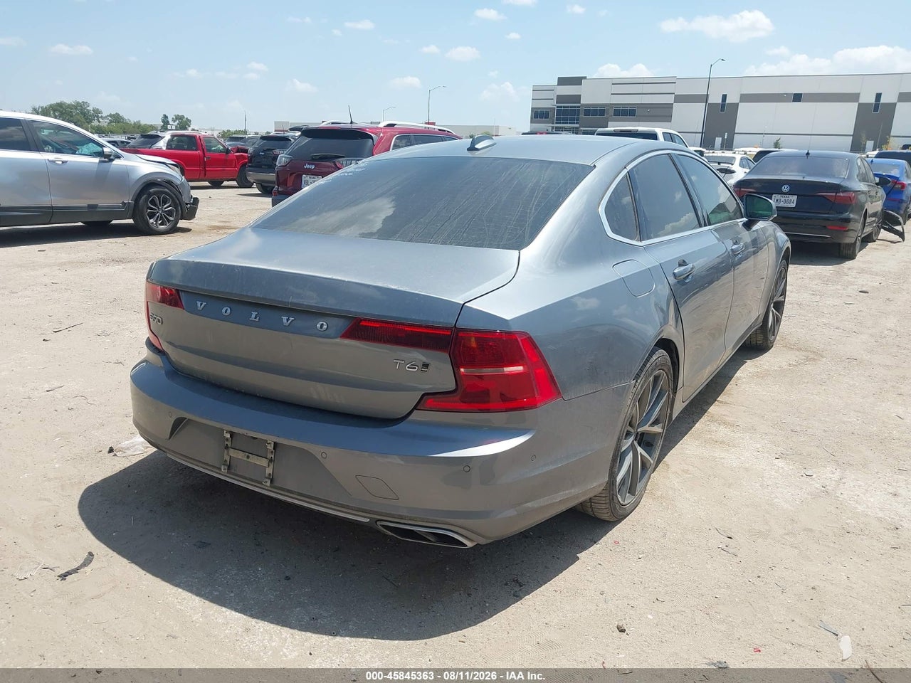 2017 VOLVO S90 T6 MOMENTUM · 4/10