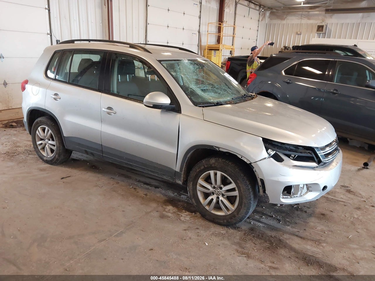 WVGBV7AX8GW****** · 2016 VOLKSWAGEN TIGUAN S