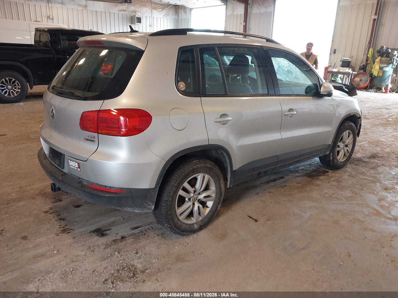 2016 VOLKSWAGEN TIGUAN S · 4/11