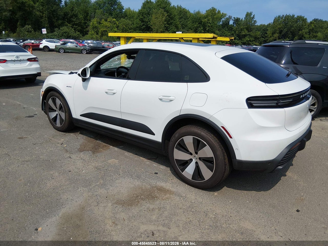 2025 PORSCHE MACAN ELECTRIC · 3/11