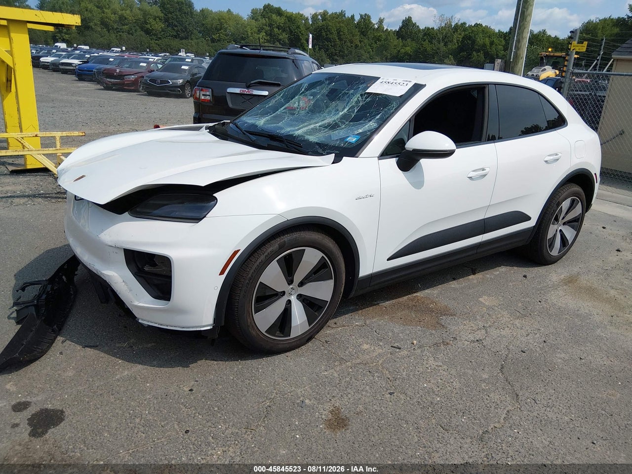 2025 PORSCHE MACAN ELECTRIC · 2/11