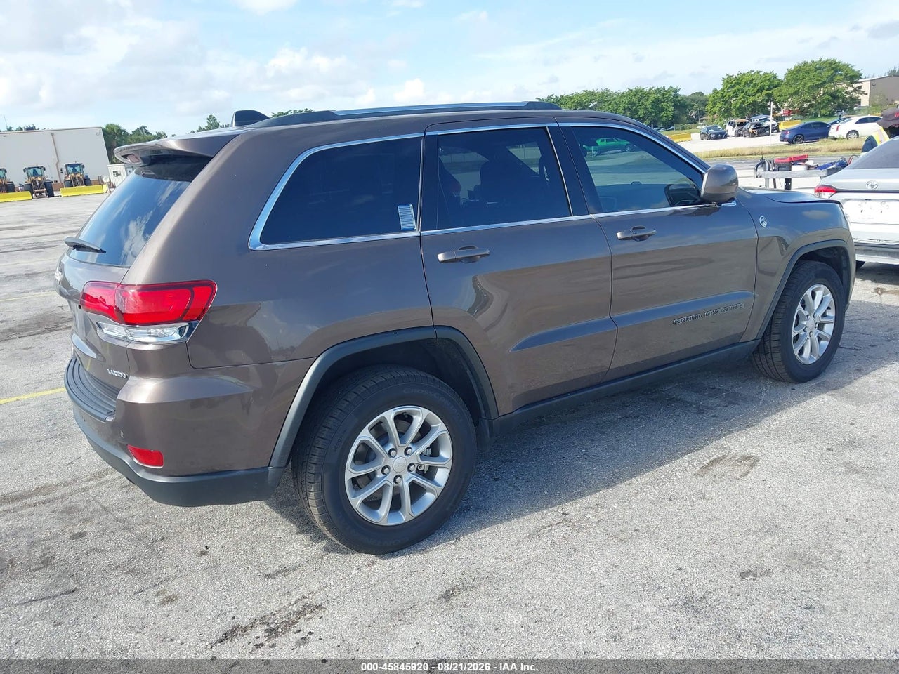 2021 JEEP GRAND CHEROKEE LAREDO E 4X4 · 4/11