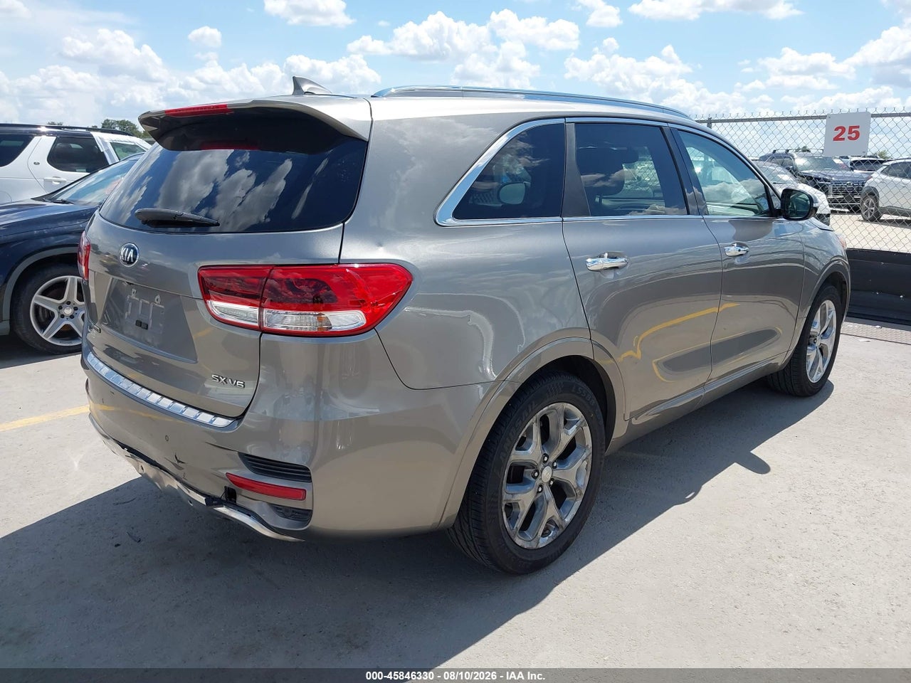 2016 KIA SORENTO 3.3L SX · 4/11