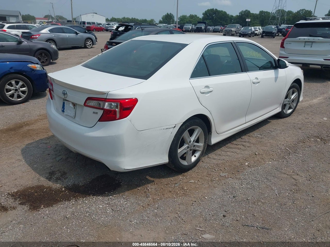 2014 TOYOTA CAMRY SE · 4/11