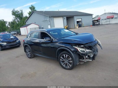 SJKCH5CR2HA****** · 2017 INFINITI QX30 PREMIUM