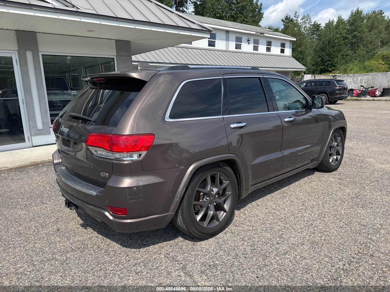 2017 JEEP GRAND CHEROKEE OVERLAND · 4/10