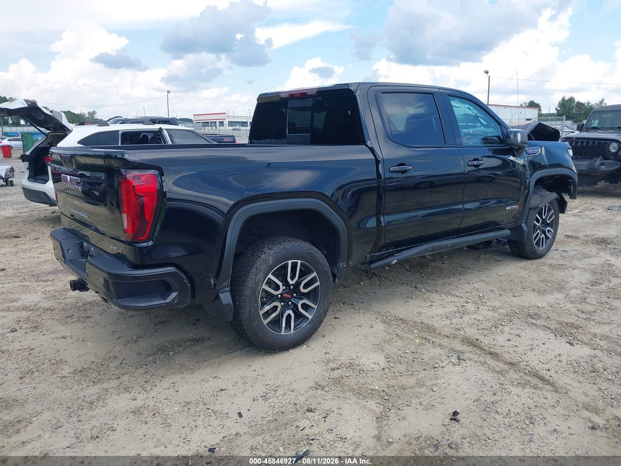2025 GMC SIERRA 1500 4WD  SHORT BOX AT4 · 4/11