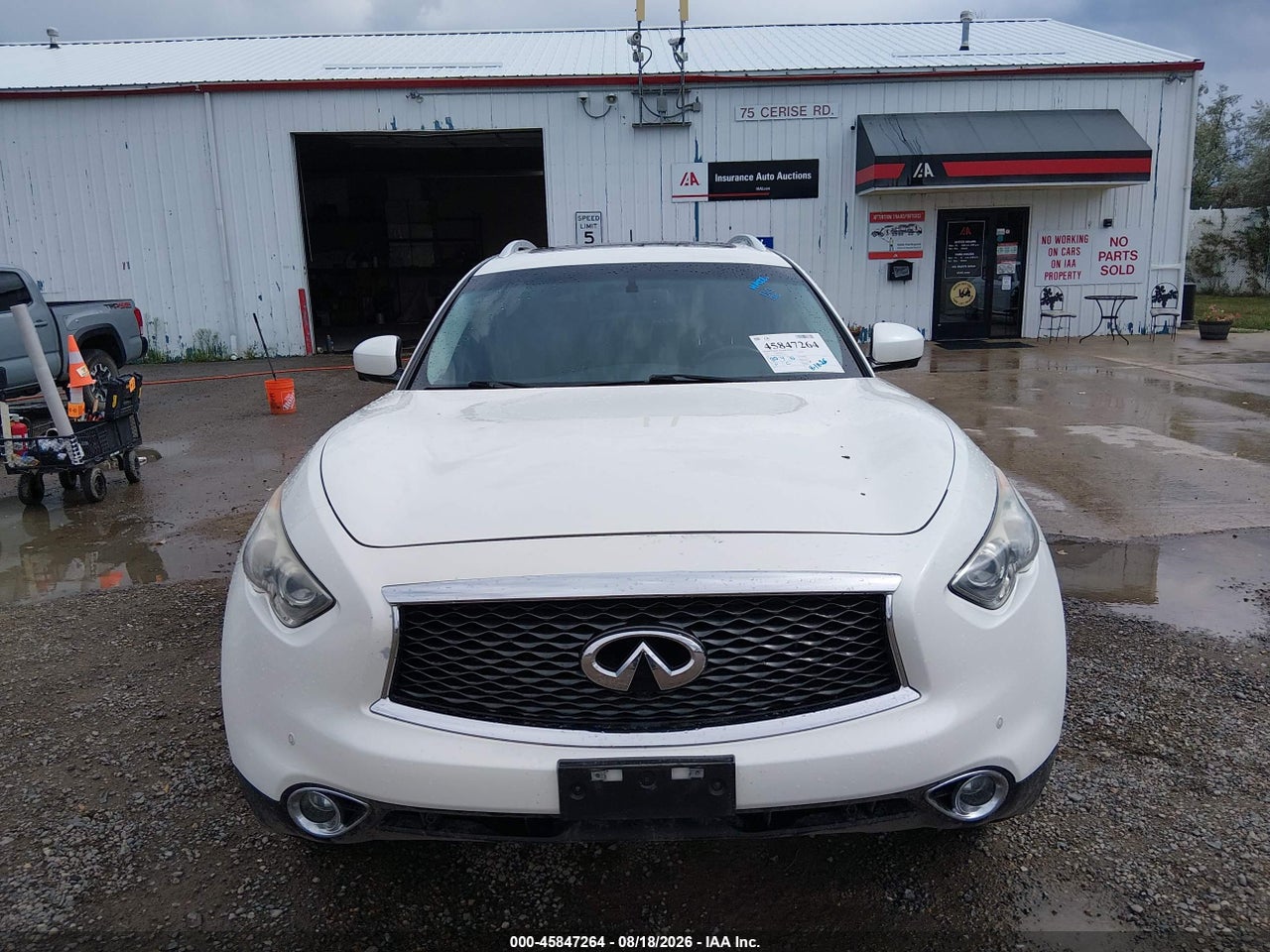 2017 INFINITI QX70 · 6/11