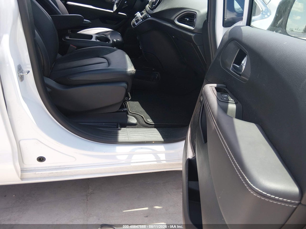 2026 CHRYSLER PACIFICA SELECT · 5/11