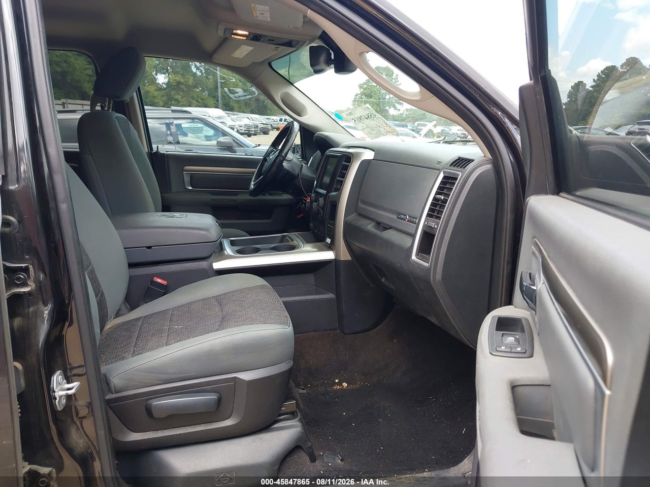 2016 RAM 1500 SLT · 5/11
