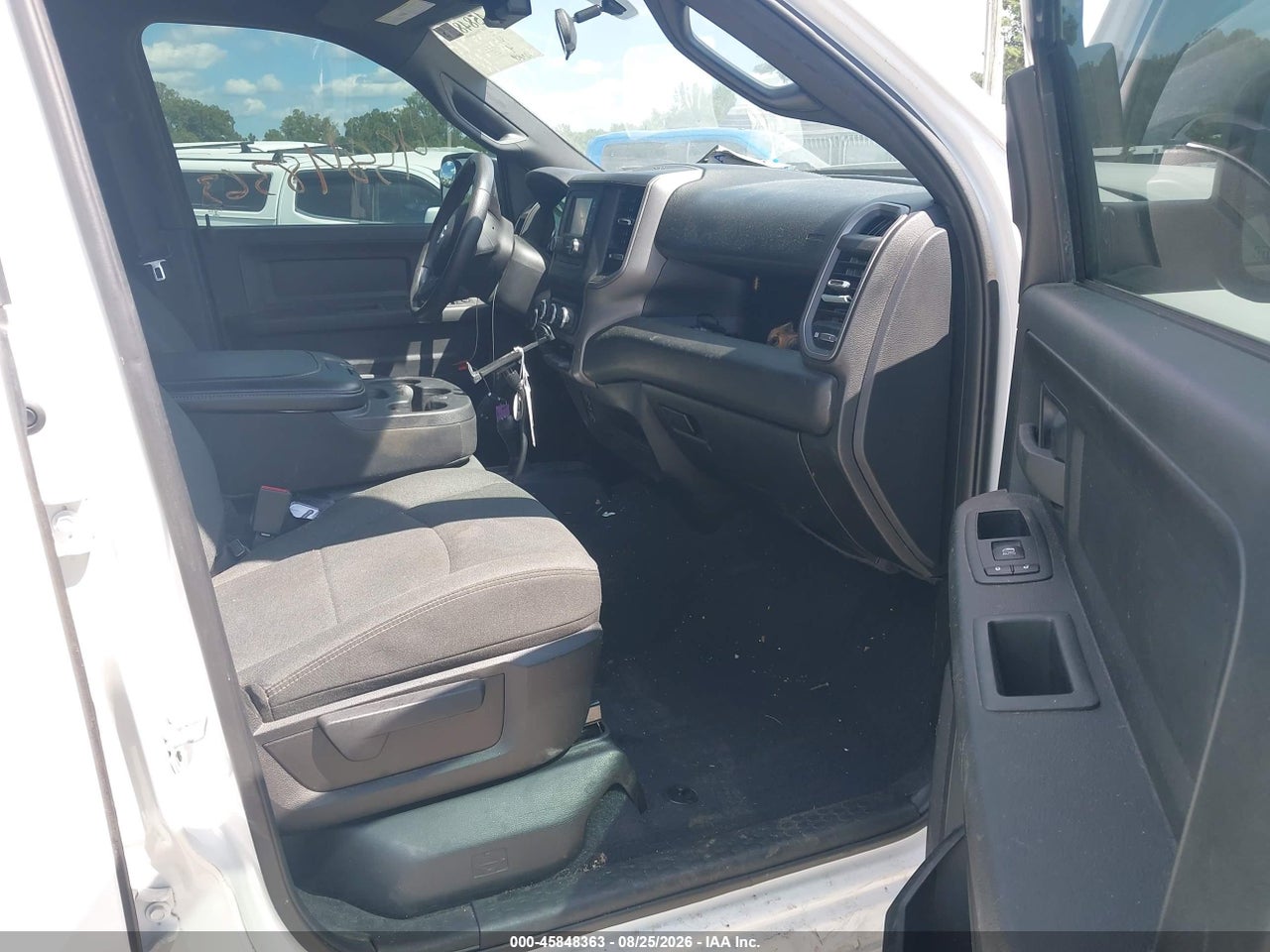 2022 RAM 2500 TRADESMAN  4X4 8' BOX · 5/11