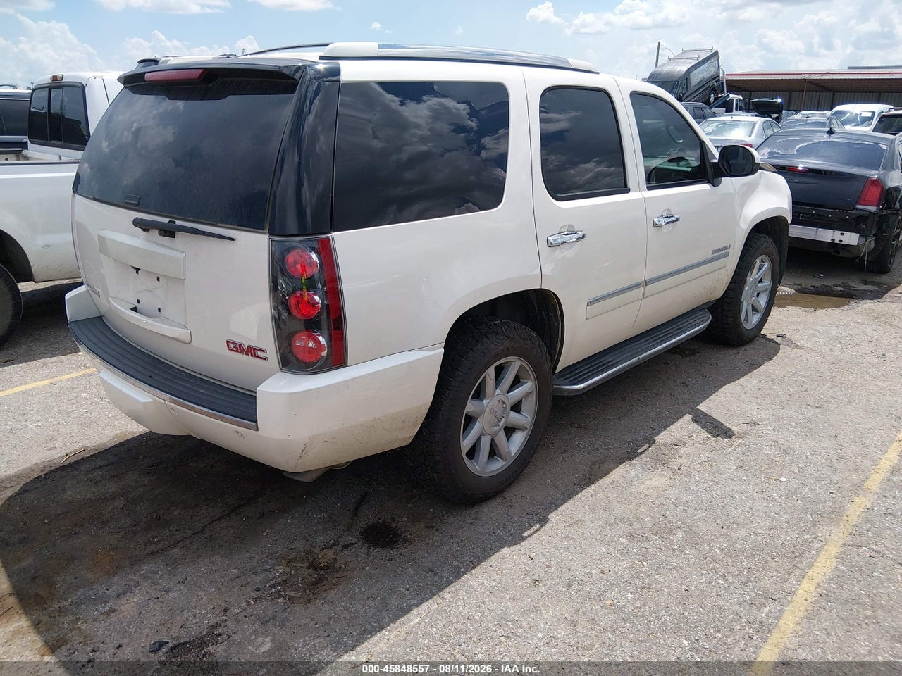 2013 GMC YUKON DENALI · 4/11