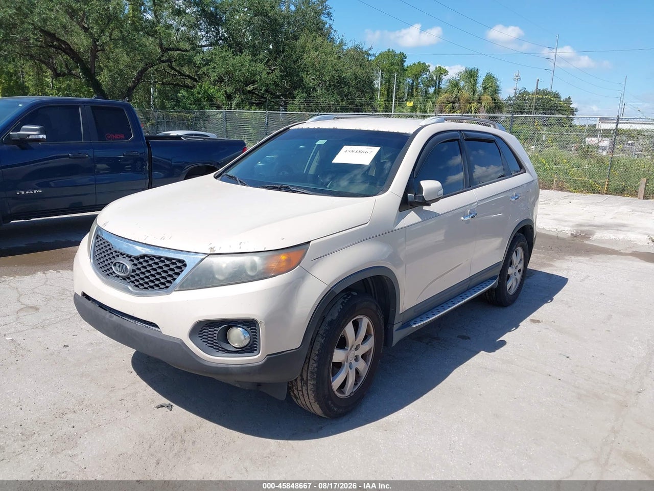 2011 KIA SORENTO LX · 2/11