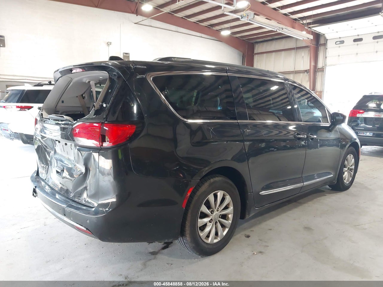 2017 CHRYSLER PACIFICA TOURING-L · 4/11