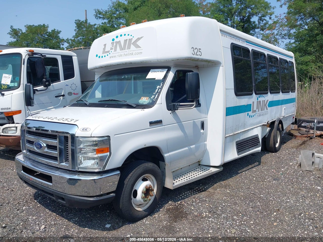 2016 FORD E-450 CUTAWAY   · 2/4