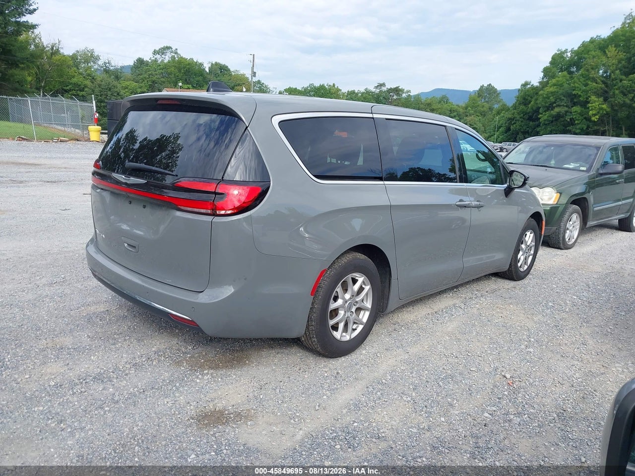 2025 CHRYSLER PACIFICA SELECT · 4/11