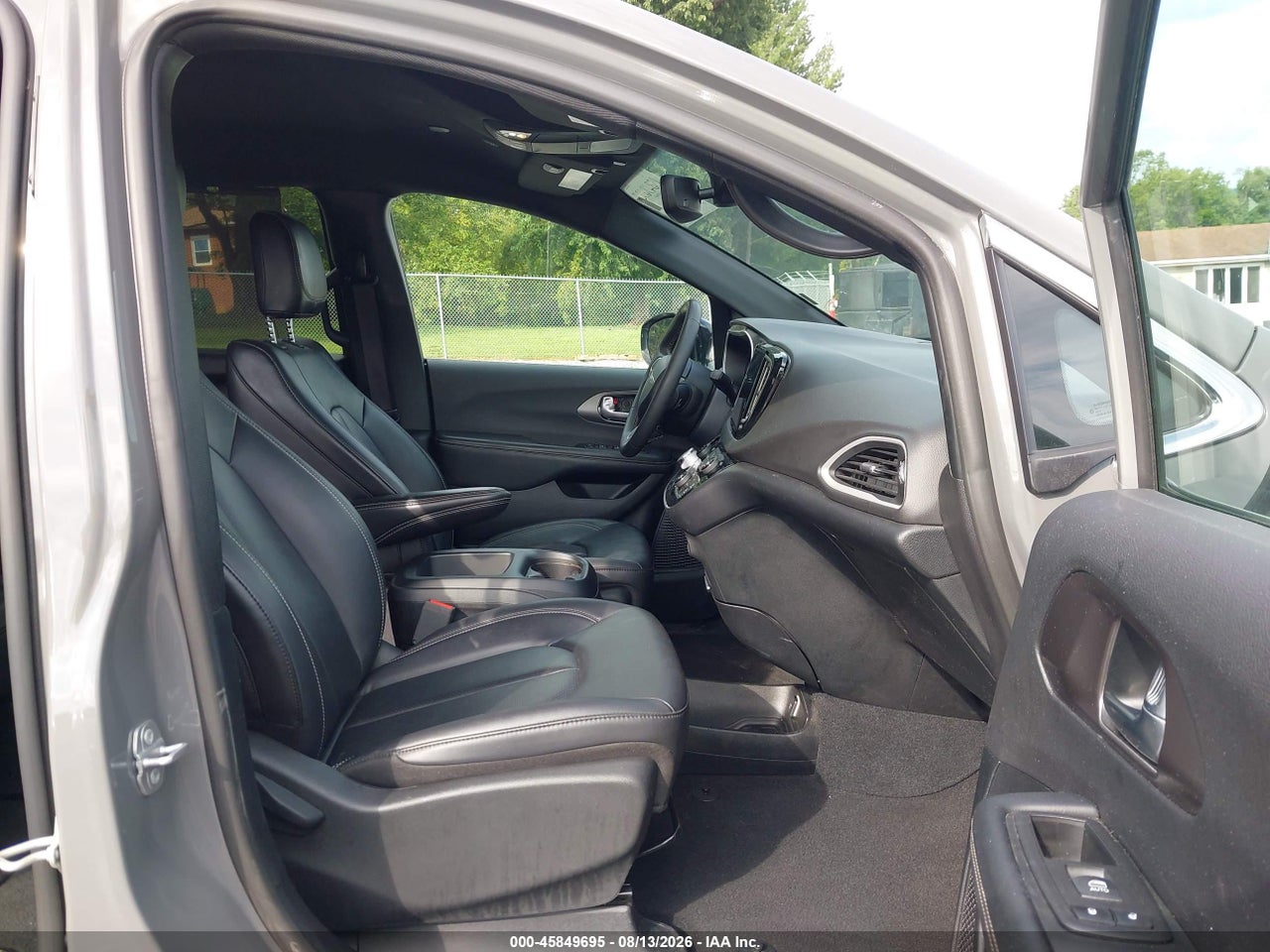 2025 CHRYSLER PACIFICA SELECT · 5/11