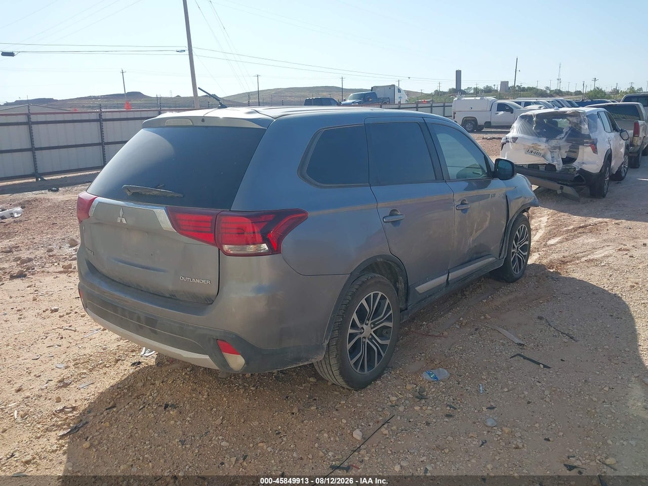 2016 MITSUBISHI OUTLANDER ES · 4/11