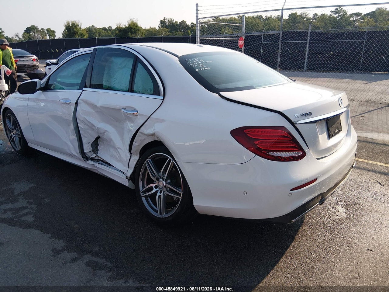 2017 MERCEDES-BENZ E 300 · 6/11