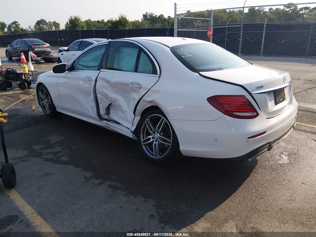 2017 MERCEDES-BENZ E 300 · 3/11