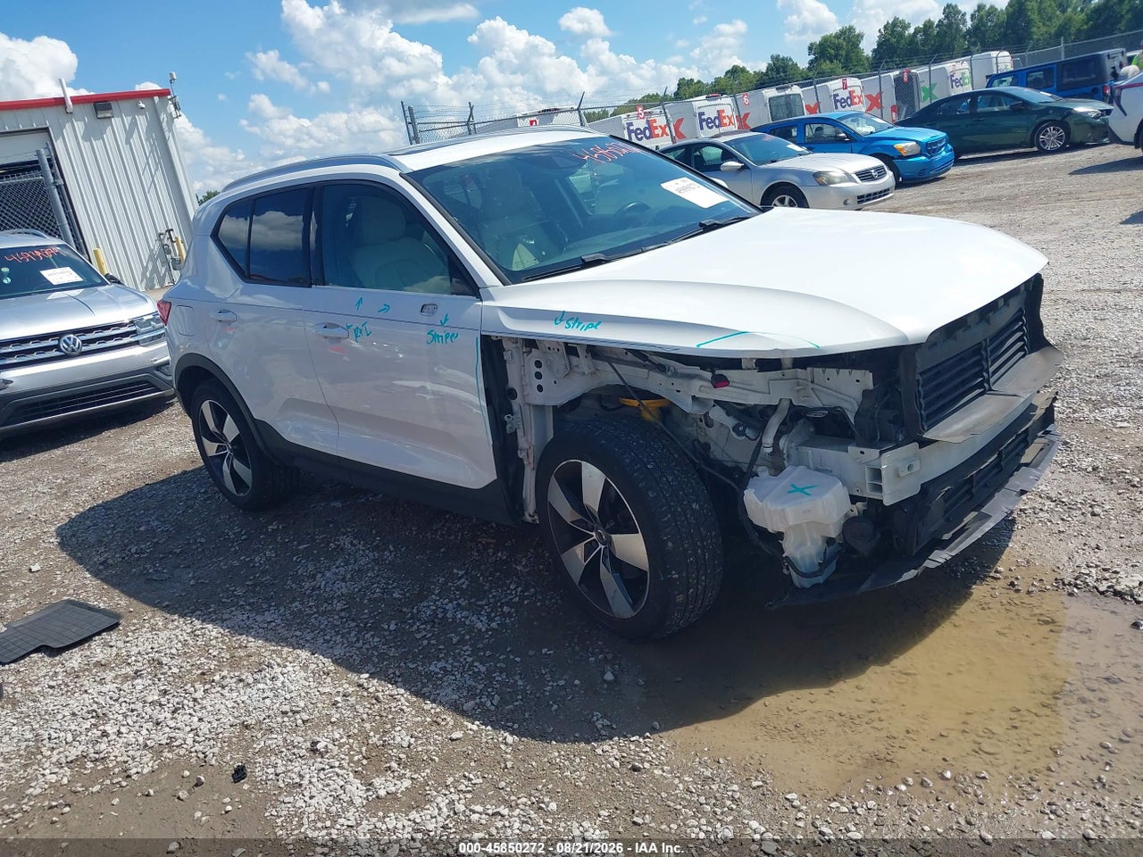 YV4AC2HK8K2****** · 2019 VOLVO XC40 T4 MOMENTUM