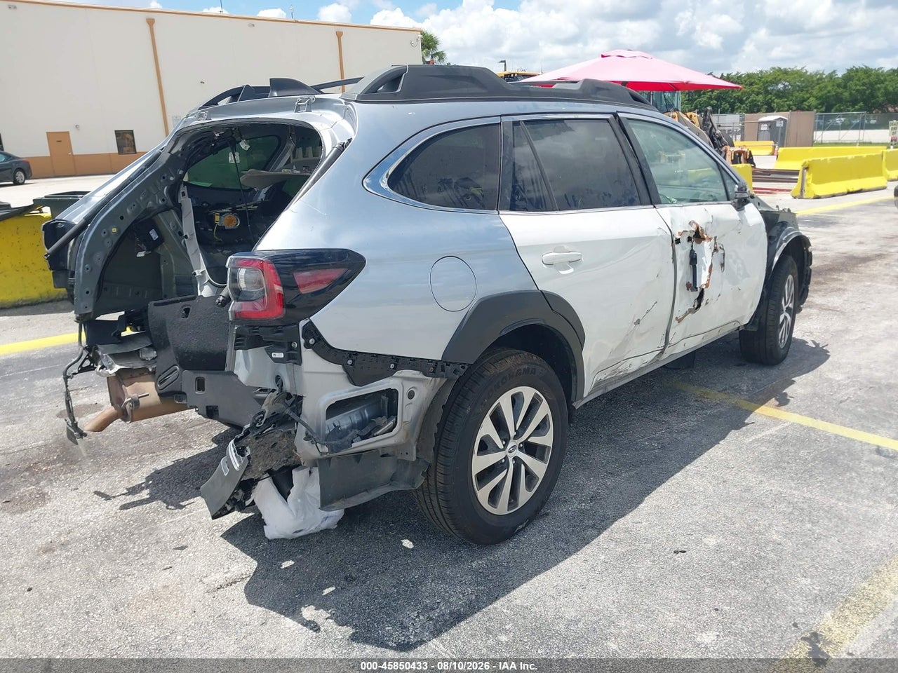 2023 SUBARU OUTBACK PREMIUM · 4/10