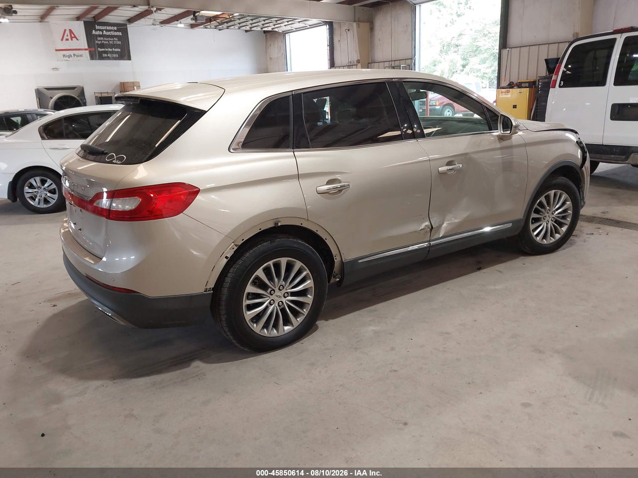 2017 LINCOLN MKX SELECT · 4/10
