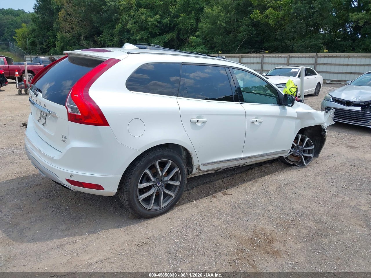 2017 VOLVO XC60 T6 DYNAMIC · 4/11