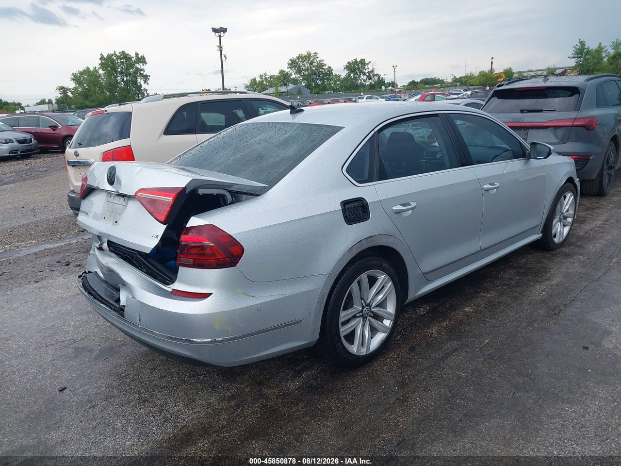 2017 VOLKSWAGEN PASSAT 1.8T SEL PREMIUM · 4/9