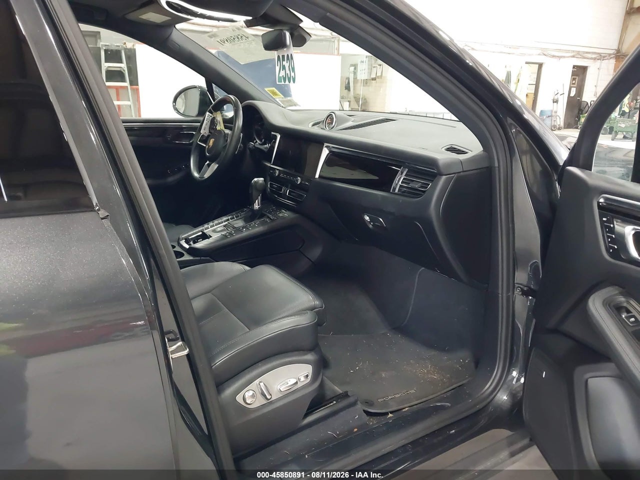WP1AA2A58ML****** · 2021 PORSCHE MACAN · 5/11