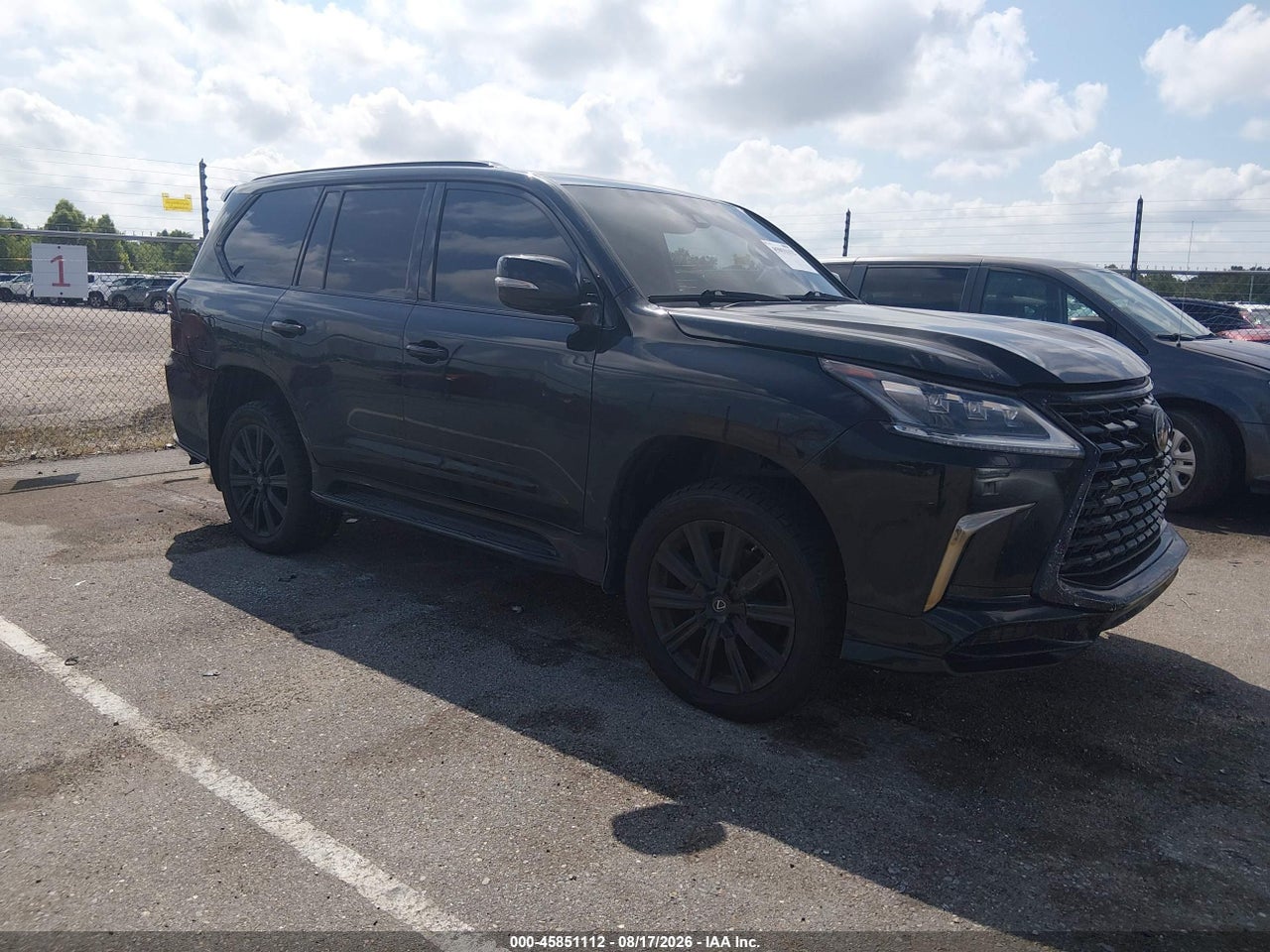 JTJHY7AX6K4****** · 2019 LEXUS LX 570 THREE-ROW