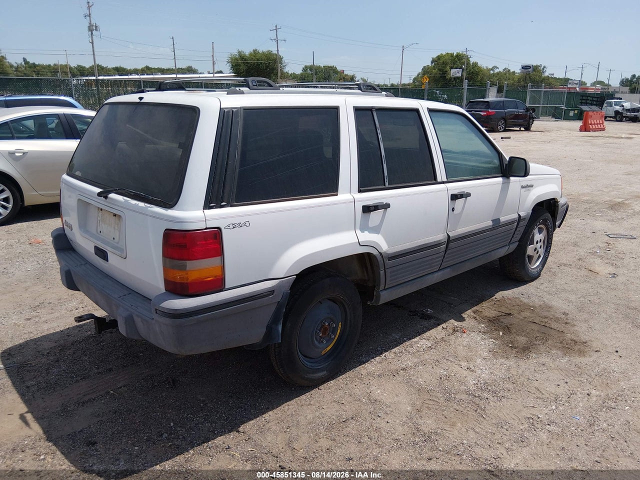 1995 JEEP GRAND CHEROKEE LAREDO · 4/11
