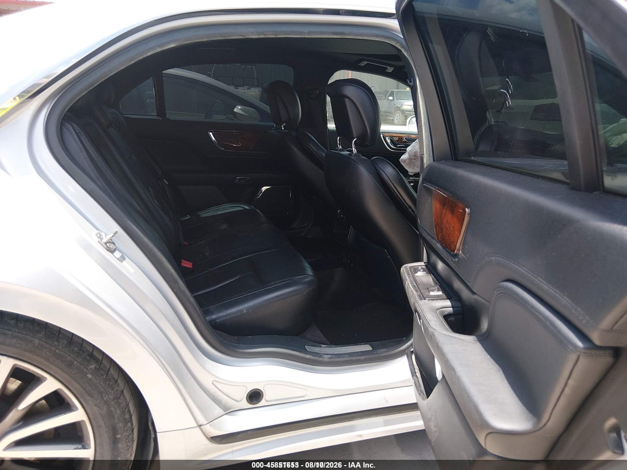 1LN6L9SK1H5****** · 2017 LINCOLN CONTINENTAL SELECT · 8/11