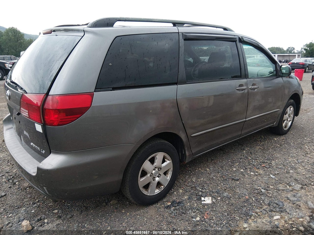 2005 TOYOTA SIENNA LE · 4/11