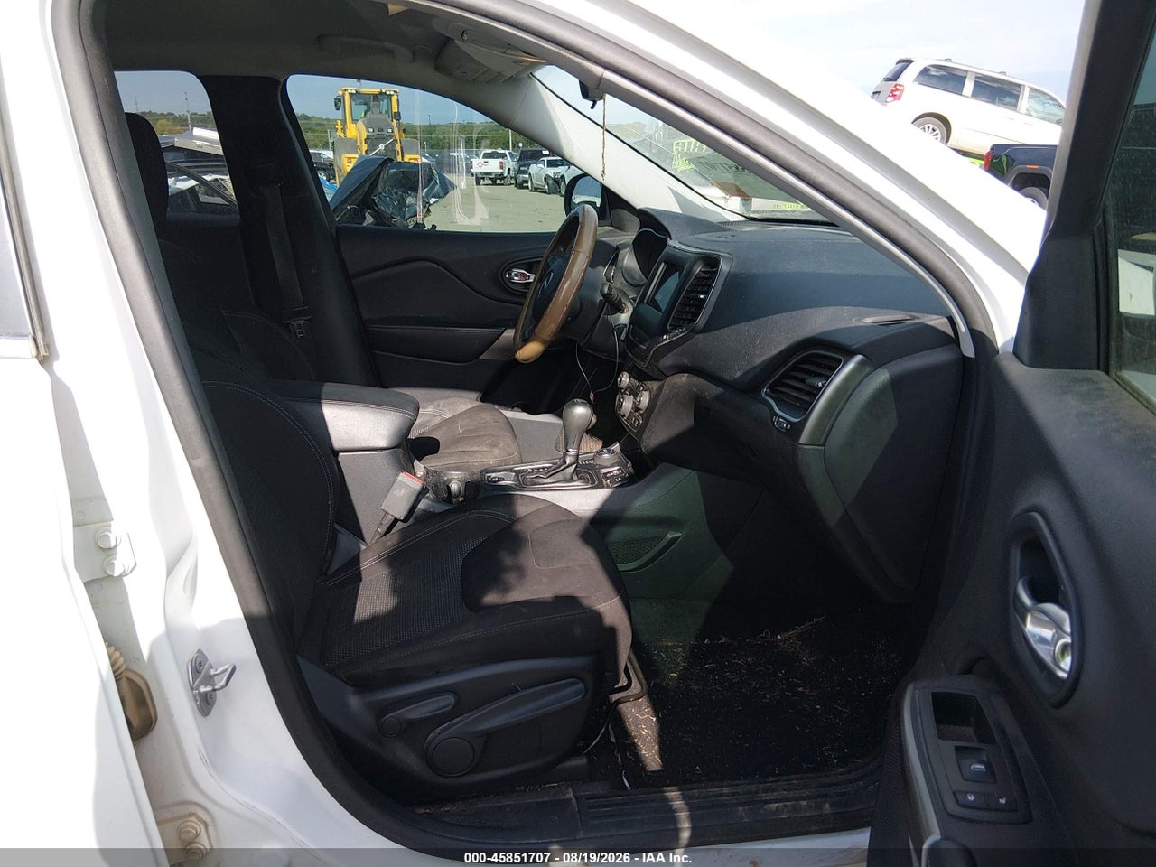 2019 JEEP CHEROKEE LATITUDE 4X4 · 5/11