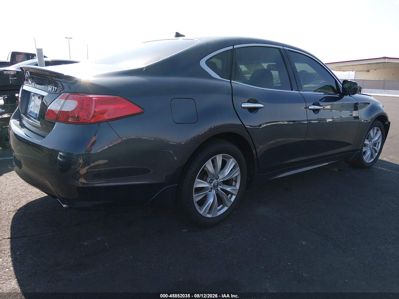 2011 INFINITI M37 · 4/11