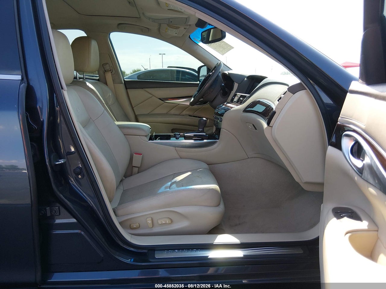 2011 INFINITI M37 · 5/11