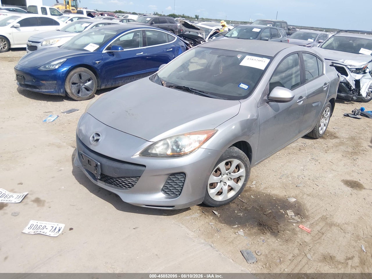 2013 MAZDA MAZDA3 I SPORT · 2/8