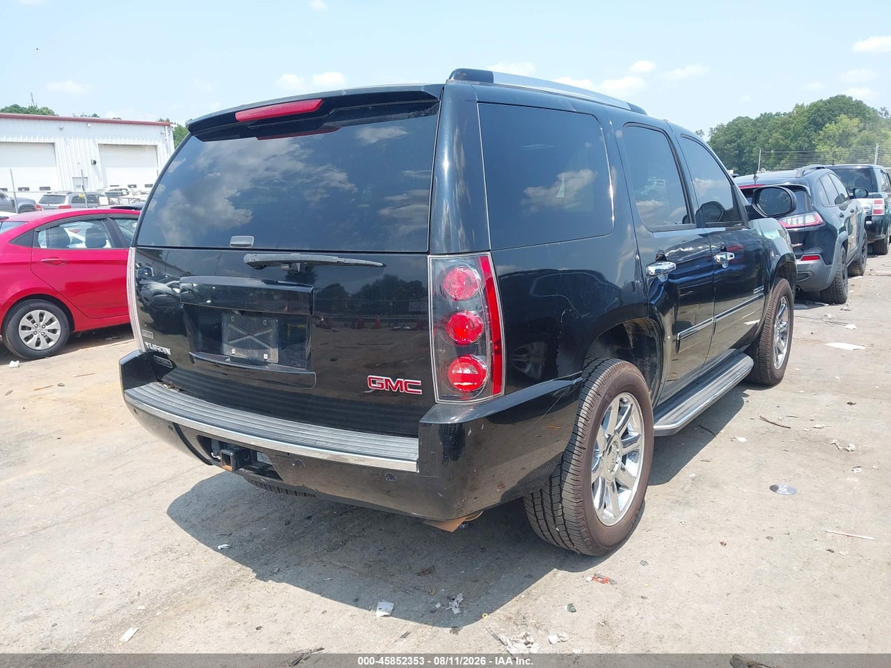 2011 GMC YUKON DENALI · 4/11
