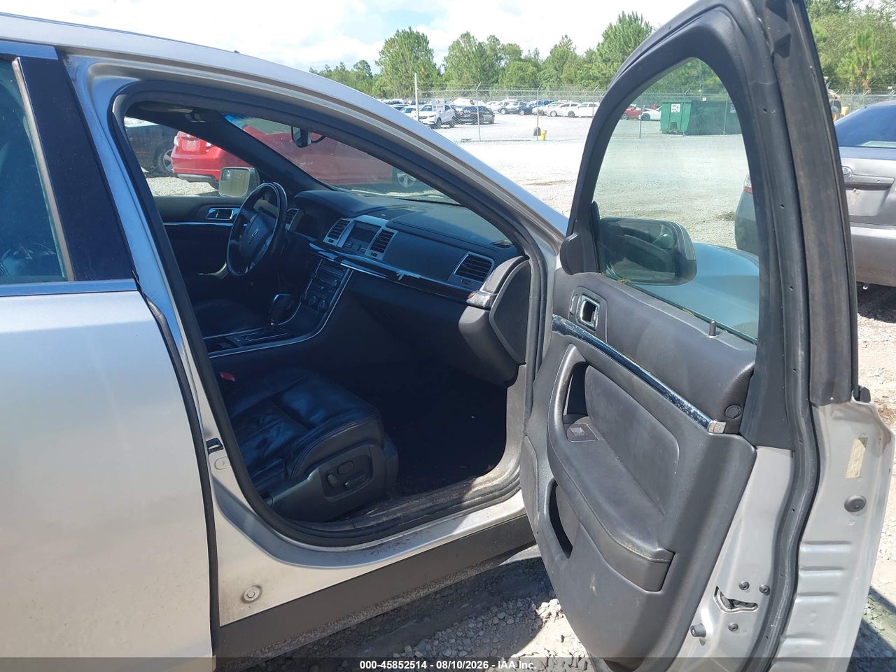 2010 LINCOLN MKS   · 5/11