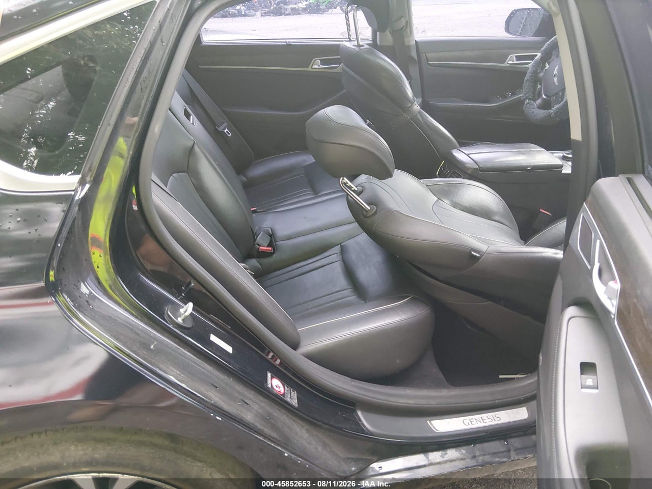 KMHGN4JE9FU****** · 2015 HYUNDAI GENESIS 3.8 · 8/11